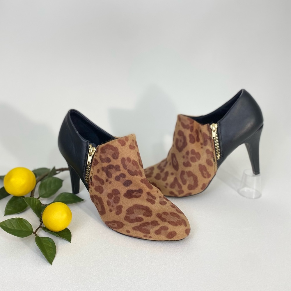 Dexflex Comfort Ankle Booties Cheetah and Black 9.5 Mixed Materials Heels Boots